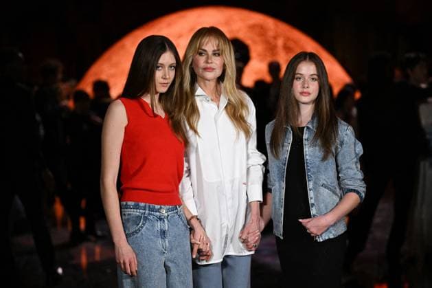 PFW Chanel Photocall Sunday Rose Kidman Urban, Nicole Kidman and Faith Margaret Kidman-Urban attending the Chanel Womenswear Spring Summer 2026 show as part of Paris Fashion Week in Paris, France on October 06, 2025. Photo by Aurore Marechal ABACAPRESS.COM Paris France  Copyright: xMarechalxAurore ABACAx