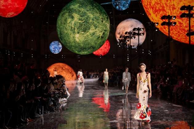 Chanel - Women Ready-to-wear Spring-Summer 2026 - Paris A model presents a creation by Chanel for the Women Ready-to-wear Spring-Summer 2026 collection as part of the Paris Fashion Week, at the Grand Palais, in Paris, on October 6, 2025.Photo by Eliot Blondet ABACAPRESS.COM Paris France France  Copyright: xBlondetxEliot ABACAx