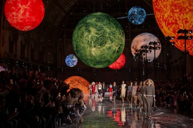 Chanel - Women Ready-to-wear Spring-Summer 2026 - Paris A model presents a creation by Chanel for the Women Ready-to-wear Spring-Summer 2026 collection as part of the Paris Fashion Week, at the Grand Palais, in Paris, on October 6, 2025.Photo by Eliot Blondet ABACAPRESS.COM Paris France France  Copyright: xBlondetxEliot ABACAx