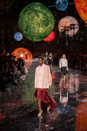 Chanel - Women Ready-to-wear Spring-Summer 2026 - Paris A model presents a creation by Chanel for the Women Ready-to-wear Spring-Summer 2026 collection as part of the Paris Fashion Week, at the Grand Palais, in Paris, on October 6, 2025.Photo by Eliot Blondet ABACAPRESS.COM Paris France France  Copyright: xBlondetxEliot ABACAx