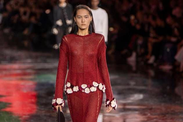 Chanel - Women Ready-to-wear Spring-Summer 2026 - Paris A model presents a creation by Chanel for the Women Ready-to-wear Spring-Summer 2026 collection as part of the Paris Fashion Week, at the Grand Palais, in Paris, on October 6, 2025.Photo by Eliot Blondet ABACAPRESS.COM Paris France France  Copyright: xBlondetxEliot ABACAx