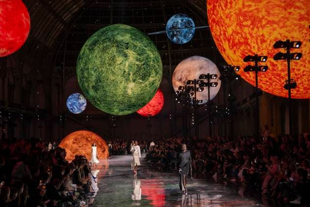 Chanel - Women Ready-to-wear Spring-Summer 2026 - Paris A model presents a creation by Chanel for the Women Ready-to-wear Spring-Summer 2026 collection as part of the Paris Fashion Week, at the Grand Palais, in Paris, on October 6, 2025.Photo by Eliot Blondet ABACAPRESS.COM Paris France France  Copyright: xBlondetxEliot ABACAx