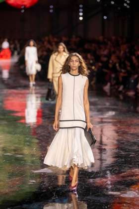 Chanel - Women Ready-to-wear Spring-Summer 2026 - Paris A model presents a creation by Chanel for the Women Ready-to-wear Spring-Summer 2026 collection as part of the Paris Fashion Week, at the Grand Palais, in Paris, on October 6, 2025.Photo by Eliot Blondet ABACAPRESS.COM Paris France France  Copyright: xBlondetxEliot ABACAx