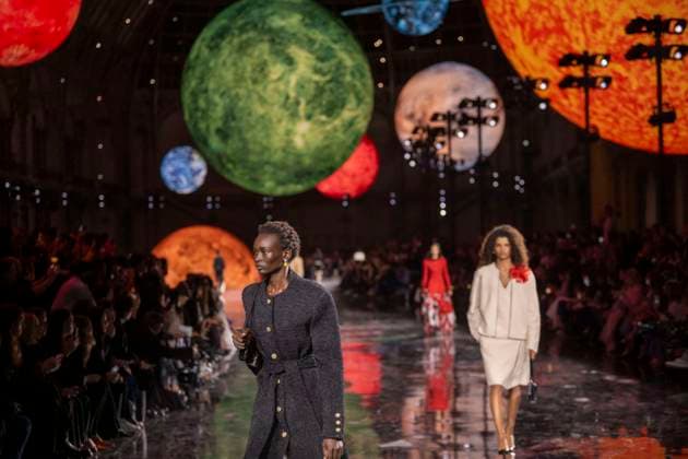 Chanel - Women Ready-to-wear Spring-Summer 2026 - Paris A model presents a creation by Chanel for the Women Ready-to-wear Spring-Summer 2026 collection as part of the Paris Fashion Week, at the Grand Palais, in Paris, on October 6, 2025.Photo by Eliot Blondet ABACAPRESS.COM Paris France France  Copyright: xBlondetxEliot ABACAx