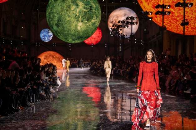 Chanel - Women Ready-to-wear Spring-Summer 2026 - Paris A model presents a creation by Chanel for the Women Ready-to-wear Spring-Summer 2026 collection as part of the Paris Fashion Week, at the Grand Palais, in Paris, on October 6, 2025.Photo by Eliot Blondet ABACAPRESS.COM Paris France France  Copyright: xBlondetxEliot ABACAx