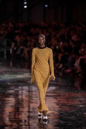Chanel - Women Ready-to-wear Spring-Summer 2026 - Paris A model presents a creation by Chanel for the Women Ready-to-wear Spring-Summer 2026 collection as part of the Paris Fashion Week, at the Grand Palais, in Paris, on October 6, 2025.Photo by Eliot Blondet ABACAPRESS.COM Paris France France  Copyright: xBlondetxEliot ABACAx