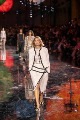 Chanel - Women Ready-to-wear Spring-Summer 2026 - Paris A model presents a creation by Chanel for the Women Ready-to-wear Spring-Summer 2026 collection as part of the Paris Fashion Week, at the Grand Palais, in Paris, on October 6, 2025.Photo by Eliot Blondet ABACAPRESS.COM Paris France France  Copyright: xBlondetxEliot ABACAx