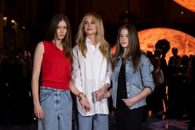 Sunday Rose Kidman Urban, Nicole Kidman, Faith Margaret Kidman Urban - Photo Call of Chanel Fashion Show, Spring Summer 2026 Collection as part of Paris Fashion Week, France, October 6th 2025 Olivier Borde Bestimage Photo Call of Chanel Fashion Show, Spring Summer 2026 Collection as part of Paris Fashion Week, France, October 6th 2025 Paris France  Copyright: xOLIVIERxBORDEx xBESTIMAGExOLIVIERxBORDEx xBESTIMAGEx