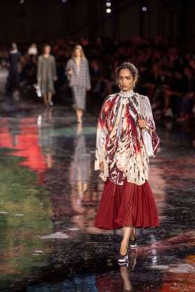Chanel - Women Ready-to-wear Spring-Summer 2026 - Paris A model presents a creation by Chanel for the Women Ready-to-wear Spring-Summer 2026 collection as part of the Paris Fashion Week, at the Grand Palais, in Paris, on October 6, 2025.Photo by Eliot Blondet ABACAPRESS.COM Paris France France  Copyright: xBlondetxEliot ABACAx