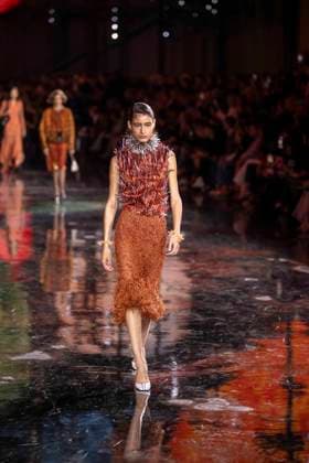 Chanel - Women Ready-to-wear Spring-Summer 2026 - Paris A model presents a creation by Chanel for the Women Ready-to-wear Spring-Summer 2026 collection as part of the Paris Fashion Week, at the Grand Palais, in Paris, on October 6, 2025.Photo by Eliot Blondet ABACAPRESS.COM Paris France France  Copyright: xBlondetxEliot ABACAx
