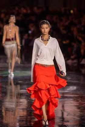 Chanel - Women Ready-to-wear Spring-Summer 2026 - Paris A model presents a creation by Chanel for the Women Ready-to-wear Spring-Summer 2026 collection as part of the Paris Fashion Week, at the Grand Palais, in Paris, on October 6, 2025.Photo by Eliot Blondet ABACAPRESS.COM Paris France France  Copyright: xBlondetxEliot ABACAx