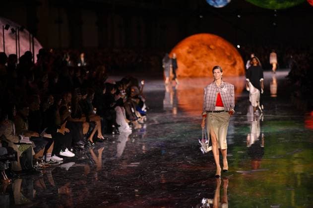 Chanel Runway Fashion Week Paris.FC Models walk the runway during the Chanel Womenswear Spring Summer 2026 show as part of Paris Fashion Week on October 06, 2025 in Paris, France. Photo by Franck Castel ABACAPRESS.COM Paris France  Copyright: xCastelxFranck ABACAx