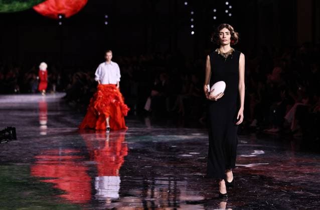 (251007) -- PARIS, Oct. 7, 2025 -- Models present creations by designer Matthieu Blazy as part of his Spring Summer 2026 Women s ready-to-wear collection show for the French fashion house Chanel during the Paris Fashion Week, in Paris, France, on Oct. 6, 2025. ) FRANCE-PARIS-FASHION WEEK-CHANEL GaoxJing 