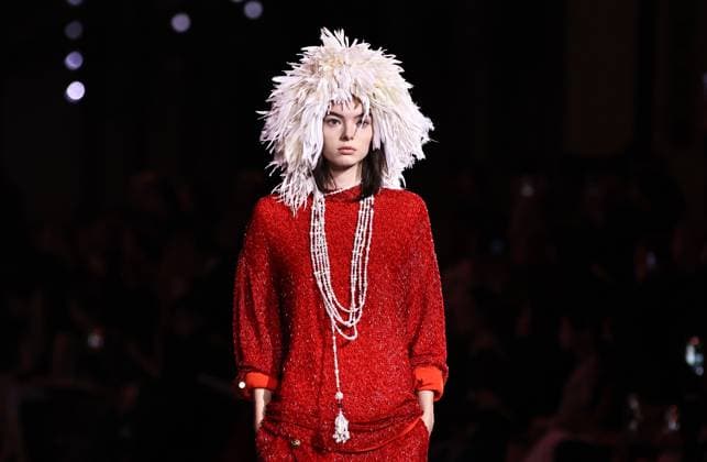(251007) -- PARIS, Oct. 7, 2025 -- A model presents creations by designer Matthieu Blazy as part of his Spring Summer 2026 Women s ready-to-wear collection show for the French fashion house Chanel during the Paris Fashion Week, in Paris, France, on Oct. 6, 2025. ) FRANCE-PARIS-FASHION WEEK-CHANEL GaoxJing 