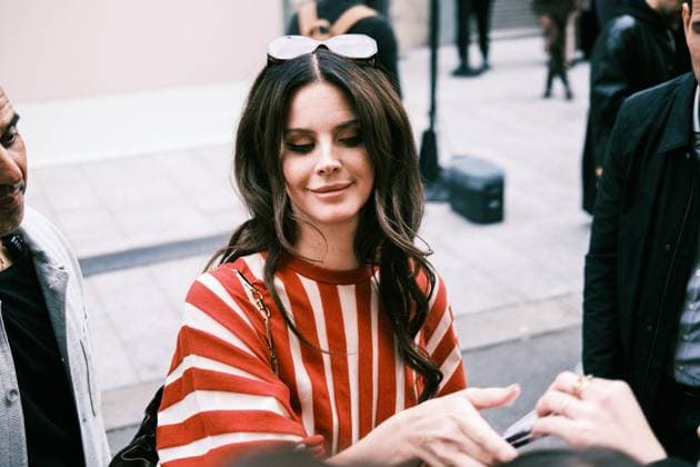 Lana del Rey meets fans during Paris Fashion Week in Paris Lana Del Rey Paris Fashion Week SS26 Zimmermann 449389 2025 10 06 Grant, Elizabeth Lizzy Lana Del Rey  Copyright: xJean-BaptistexSoulliatx xStarfacex STAR_449389_009
