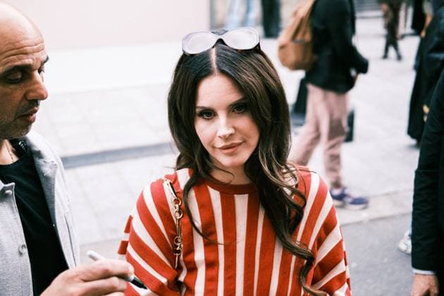 Lana del Rey meets fans during Paris Fashion Week in Paris Lana Del Rey Paris Fashion Week SS26 Zimmermann 449389 2025 10 06 Grant, Elizabeth Lizzy Lana Del Rey  Copyright: xJean-BaptistexSoulliatx xStarfacex STAR_449389_014
