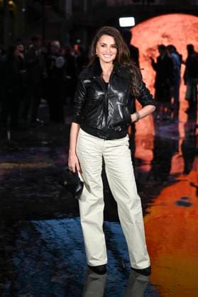 Paris Fashion Week Celebrities at Defile Chanel Penelope Cruz 449386 2025 10 06 France  Copyright: xSergexArnalx xStarfacex STAR_449386_032