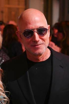 Paris Fashion Week Celebrities at Defile Chanel Jeff Bezos 449386 2025 10 06 France  Copyright: xSergexArnalx xStarfacex STAR_449386_048