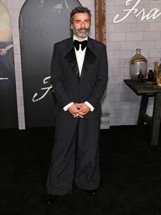 October 6, 2025, Los Angeles, California, USA: Guatemalan-American actor OSCAR ISAAC attends Los Angeles red carpet premiere of Netflix s Frankenstein Los Angeles USA - ZUMAb173 20251006_aap_b173_028 Copyright: xBillyxBennightx