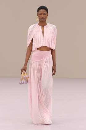 PFW - Zimmermann Runway A model walks the runway during the Zimmermann Womenswear Spring Summer 2026 show as part of Paris Fashion Week on October 6, 2025 in Paris, France. Photo by Alain-Gil Gonzalez ABACAPRESS.COM Paris France  Copyright: xGonzalezxAlain-Gil ABACAx