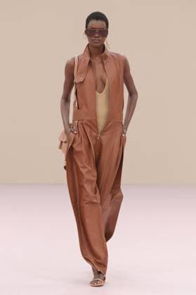 PFW - Zimmermann Runway A model walks the runway during the Zimmermann Womenswear Spring Summer 2026 show as part of Paris Fashion Week on October 6, 2025 in Paris, France. Photo by Alain-Gil Gonzalez ABACAPRESS.COM Paris France  Copyright: xGonzalezxAlain-Gil ABACAx