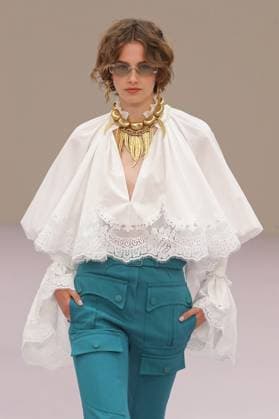PFW - Zimmermann Runway A model walks the runway during the Zimmermann Womenswear Spring Summer 2026 show as part of Paris Fashion Week on October 6, 2025 in Paris, France. Photo by Alain-Gil Gonzalez ABACAPRESS.COM Paris France  Copyright: xGonzalezxAlain-Gil ABACAx