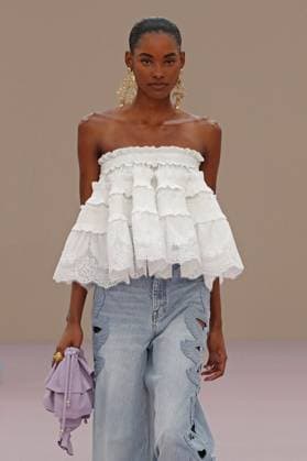 PFW - Zimmermann Runway A model walks the runway during the Zimmermann Womenswear Spring Summer 2026 show as part of Paris Fashion Week on October 6, 2025 in Paris, France. Photo by Alain-Gil Gonzalez ABACAPRESS.COM Paris France  Copyright: xGonzalezxAlain-Gil ABACAx