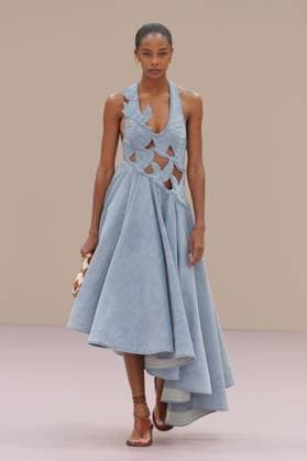PFW - Zimmermann Runway A model walks the runway during the Zimmermann Womenswear Spring Summer 2026 show as part of Paris Fashion Week on October 6, 2025 in Paris, France. Photo by Alain-Gil Gonzalez ABACAPRESS.COM Paris France  Copyright: xGonzalezxAlain-Gil ABACAx