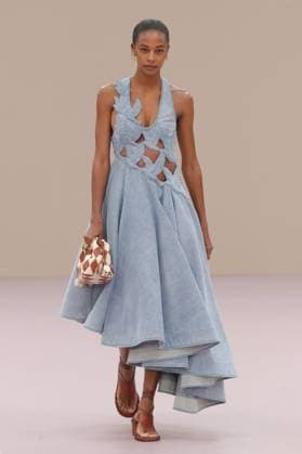PFW - Zimmermann Runway A model walks the runway during the Zimmermann Womenswear Spring Summer 2026 show as part of Paris Fashion Week on October 6, 2025 in Paris, France. Photo by Alain-Gil Gonzalez ABACAPRESS.COM Paris France  Copyright: xGonzalezxAlain-Gil ABACAx