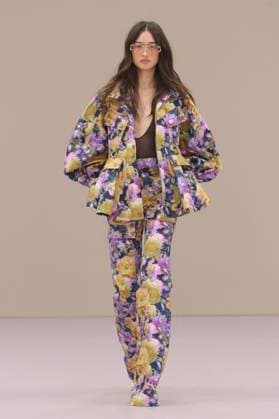 PFW - Zimmermann Runway A model walks the runway during the Zimmermann Womenswear Spring Summer 2026 show as part of Paris Fashion Week on October 6, 2025 in Paris, France. Photo by Alain-Gil Gonzalez ABACAPRESS.COM Paris France  Copyright: xGonzalezxAlain-Gil ABACAx