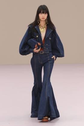 PFW - Zimmermann Runway A model walks the runway during the Zimmermann Womenswear Spring Summer 2026 show as part of Paris Fashion Week on October 6, 2025 in Paris, France. Photo by Alain-Gil Gonzalez ABACAPRESS.COM Paris France  Copyright: xGonzalezxAlain-Gil ABACAx