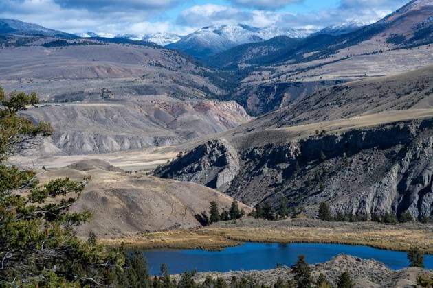Creative Highlights World Yellowstone National Park A mountain range is seen at Yellowstone National Park on October 6, 2026. Yellowstone Wyoming United States  Copyright: xJasonxWhitmanx originalFilename: whitman-yellowst251006_npC6f.jpg