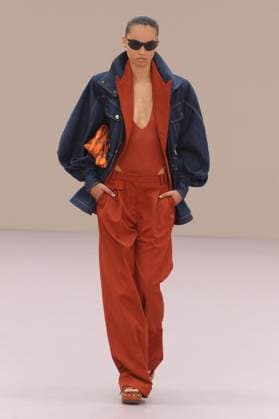 PFW - Zimmermann Runway A model walks the runway during the Zimmermann Womenswear Spring Summer 2026 show as part of Paris Fashion Week on October 6, 2025 in Paris, France. Photo by Alain-Gil Gonzalez ABACAPRESS.COM Paris France  Copyright: xGonzalezxAlain-Gil ABACAx