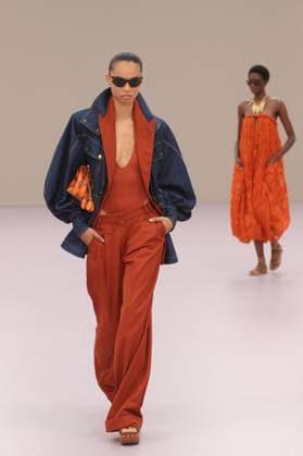 PFW - Zimmermann Runway A model walks the runway during the Zimmermann Womenswear Spring Summer 2026 show as part of Paris Fashion Week on October 6, 2025 in Paris, France. Photo by Alain-Gil Gonzalez ABACAPRESS.COM Paris France  Copyright: xGonzalezxAlain-Gil ABACAx