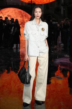 Liu Wen Celebrities at the Chanel Fashion show, as part of Paris Fashion Week, Womenswear Spring Summer 2026, on October 06, 2025 in Paris, France Bertrand Rindoff Bestimage Celebrities at the Chanel Fashion show, as part of Paris Fashion Week, Womenswear Spring Summer 2026, on October 06, 2025 in Paris, France Paris France Copyright: xBERTRANDxRINDOFFxPETROFFx xBESTIMAGExBERTRANDxRINDOFFxPETROFFx xBESTIMAGEx