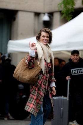 Milla Jovovich at the Miu Miu Show during Paris Fashion Week Womenswear Spring Summer 2026, Palais d?IÃ na, Paris, France (Constance Bugaut SPP) Copyright: xConstancexBugautx xSPPx spp-en-CoBuSp-IMG_6784