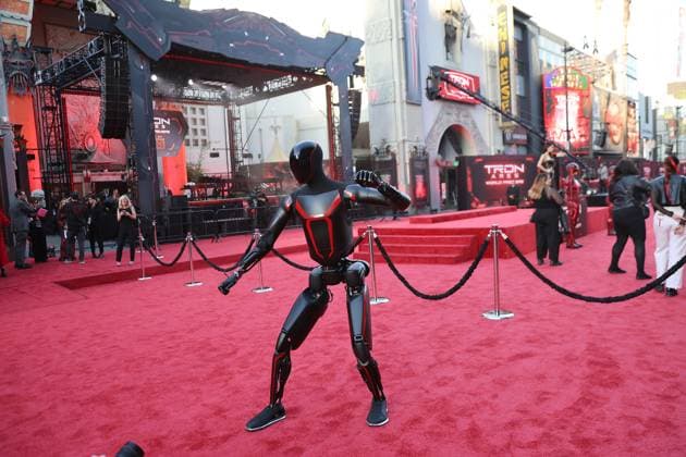 October 6, 2025, Los Angeles, California, USA: Tesla Optimus Robot, General Atmosphere at the World Premiere of Tron Ares at the TCL Chinese Theatre IMAX Los Angeles USA - ZUMAg107 20251006_zep_g107_129 Copyright: xNinaxPrommerx