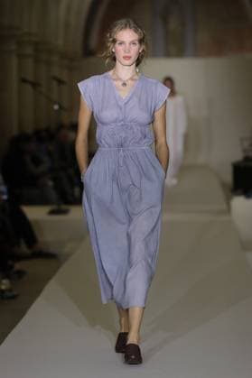 PFW - Agnes B Runway A model walks the runway during the Agnès b Ready to Wear Spring Summer 2026 fashion show as part of the Paris Fashion Week on October 6, 2025 in Paris, France. Photo by Alain-Gil Gonzalez ABACAPRESS.COM Paris France  Copyright: xGonzalezxAlain-Gil ABACAx