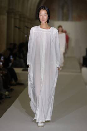 PFW - Agnes B Runway A model walks the runway during the Agnès b Ready to Wear Spring Summer 2026 fashion show as part of the Paris Fashion Week on October 6, 2025 in Paris, France. Photo by Alain-Gil Gonzalez ABACAPRESS.COM Paris France  Copyright: xGonzalezxAlain-Gil ABACAx