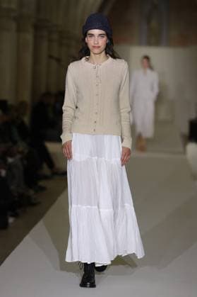 PFW - Agnes B Runway A model walks the runway during the Agnès b Ready to Wear Spring Summer 2026 fashion show as part of the Paris Fashion Week on October 6, 2025 in Paris, France. Photo by Alain-Gil Gonzalez ABACAPRESS.COM Paris France  Copyright: xGonzalezxAlain-Gil ABACAx