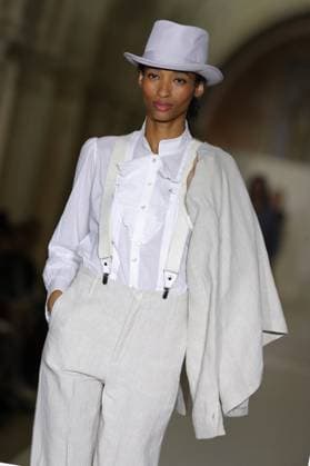 PFW - Agnes B Runway A model walks the runway during the Agnès b Ready to Wear Spring Summer 2026 fashion show as part of the Paris Fashion Week on October 6, 2025 in Paris, France. Photo by Alain-Gil Gonzalez ABACAPRESS.COM Paris France  Copyright: xGonzalezxAlain-Gil ABACAx