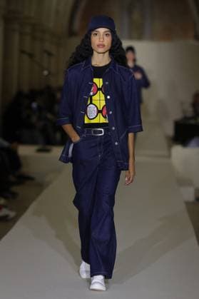 PFW - Agnes B Runway A model walks the runway during the Agnès b Ready to Wear Spring Summer 2026 fashion show as part of the Paris Fashion Week on October 6, 2025 in Paris, France. Photo by Alain-Gil Gonzalez ABACAPRESS.COM Paris France  Copyright: xGonzalezxAlain-Gil ABACAx