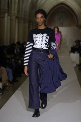 PFW - Agnes B Runway A model walks the runway during the Agnès b Ready to Wear Spring Summer 2026 fashion show as part of the Paris Fashion Week on October 6, 2025 in Paris, France. Photo by Alain-Gil Gonzalez ABACAPRESS.COM Paris France  Copyright: xGonzalezxAlain-Gil ABACAx