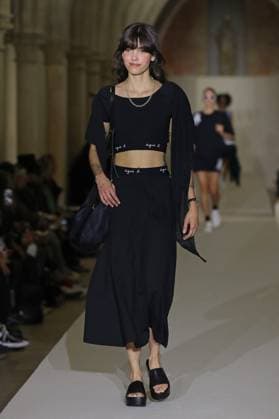 PFW - Agnes B Runway A model walks the runway during the Agnès b Ready to Wear Spring Summer 2026 fashion show as part of the Paris Fashion Week on October 6, 2025 in Paris, France. Photo by Alain-Gil Gonzalez ABACAPRESS.COM Paris France  Copyright: xGonzalezxAlain-Gil ABACAx