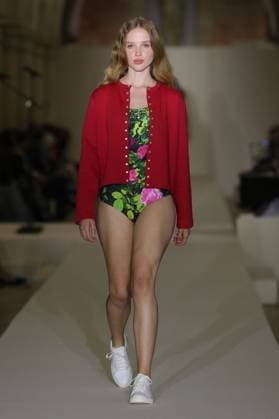 PFW - Agnes B Runway A model walks the runway during the Agnès b Ready to Wear Spring Summer 2026 fashion show as part of the Paris Fashion Week on October 6, 2025 in Paris, France. Photo by Alain-Gil Gonzalez ABACAPRESS.COM Paris France  Copyright: xGonzalezxAlain-Gil ABACAx