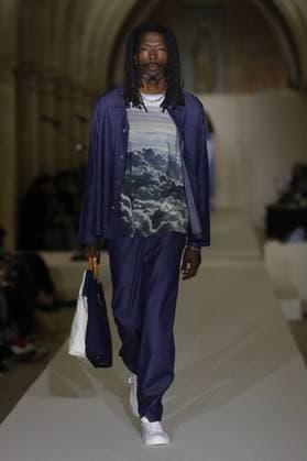 PFW - Agnes B Runway A model walks the runway during the Agnès b Ready to Wear Spring Summer 2026 fashion show as part of the Paris Fashion Week on October 6, 2025 in Paris, France. Photo by Alain-Gil Gonzalez ABACAPRESS.COM Paris France  Copyright: xGonzalezxAlain-Gil ABACAx