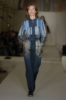 PFW - Agnes B Runway A model walks the runway during the Agnès b Ready to Wear Spring Summer 2026 fashion show as part of the Paris Fashion Week on October 6, 2025 in Paris, France. Photo by Alain-Gil Gonzalez ABACAPRESS.COM Paris France  Copyright: xGonzalezxAlain-Gil ABACAx
