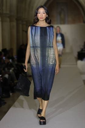 PFW - Agnes B Runway A model walks the runway during the Agnès b Ready to Wear Spring Summer 2026 fashion show as part of the Paris Fashion Week on October 6, 2025 in Paris, France. Photo by Alain-Gil Gonzalez ABACAPRESS.COM Paris France  Copyright: xGonzalezxAlain-Gil ABACAx