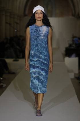 PFW - Agnes B Runway A model walks the runway during the Agnès b Ready to Wear Spring Summer 2026 fashion show as part of the Paris Fashion Week on October 6, 2025 in Paris, France. Photo by Alain-Gil Gonzalez ABACAPRESS.COM Paris France  Copyright: xGonzalezxAlain-Gil ABACAx
