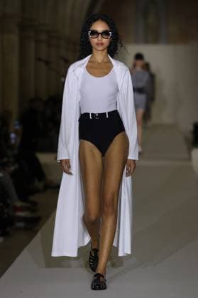 PFW - Agnes B Runway A model walks the runway during the Agnès b Ready to Wear Spring Summer 2026 fashion show as part of the Paris Fashion Week on October 6, 2025 in Paris, France. Photo by Alain-Gil Gonzalez ABACAPRESS.COM Paris France  Copyright: xGonzalezxAlain-Gil ABACAx
